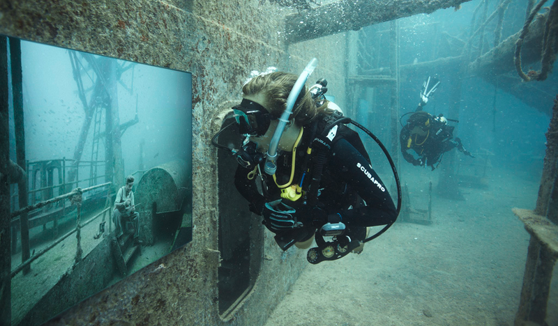 Illustration for article titled The Astonishing Treasures of Underwater Art Galleries